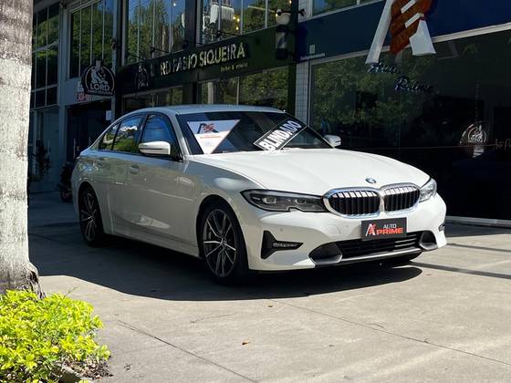 BMW 320i 2.0 16V TURBO GASOLINA SPORT AUTOMÁTICO BMW 320i 2.0 16V TURBO GASOLINA SPORT AUTOMÁTICO